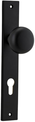 Iver Cambridge Door Knob On Rectangular Backplate - primehardware