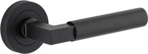 Iver Berlin Door Lever Handle On Round Rose Passage - primehardware