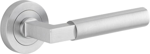 Iver Berlin Door Lever Handle On Round Rose Passage - primehardware