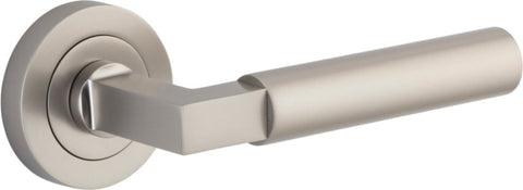 Iver Berlin Door Lever Handle On Round Rose Passage - primehardware