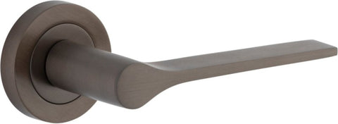 Iver Como Door Lever on Round Rose | Lever Set Only | 7 Finishes - Signature Brass