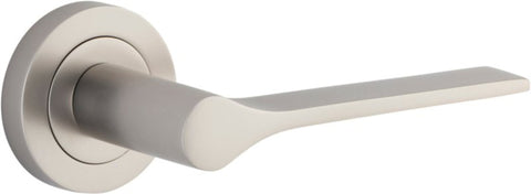 Iver Como Door Lever on Round Rose | Lever Set Only | 7 Finishes - Satin Nickel