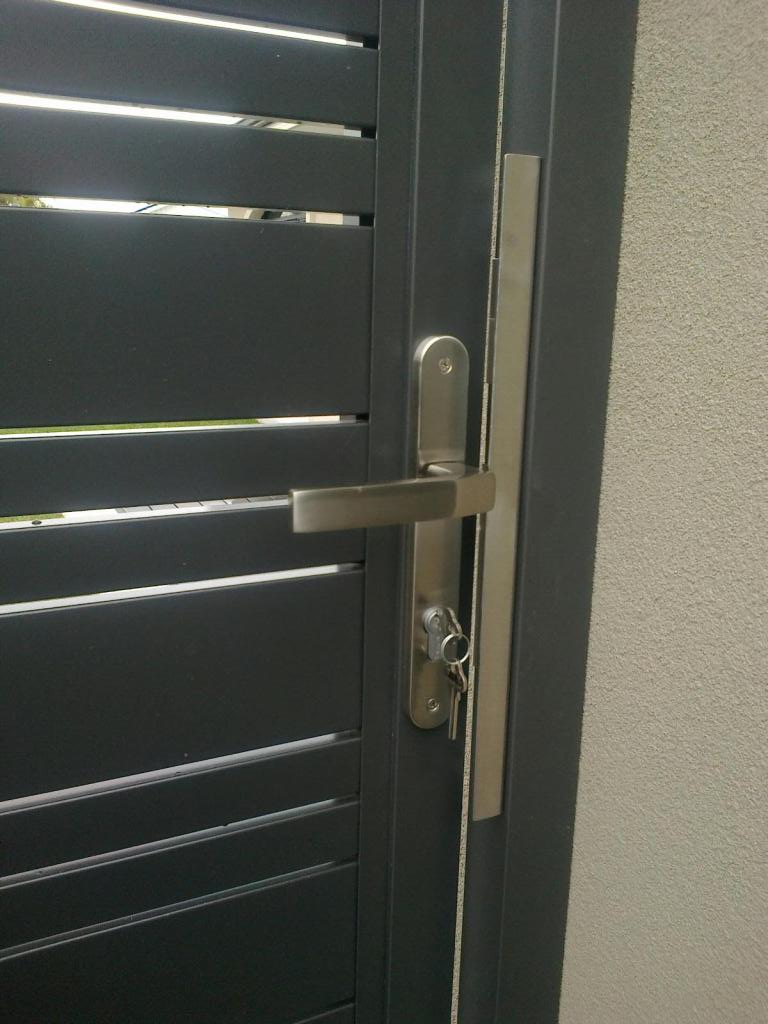 ZANDA QUBE LONGPLATE HANDLE