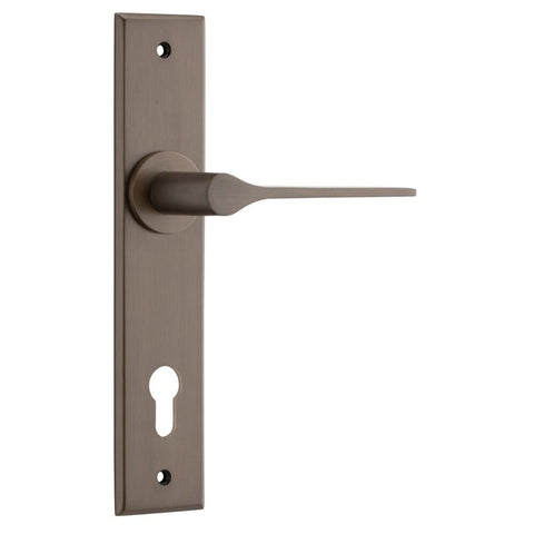 IVER Como Door Lever Handle On Chamfered Backplate | Entrance Lever Set Only | 7 Finishes - Signature Brass