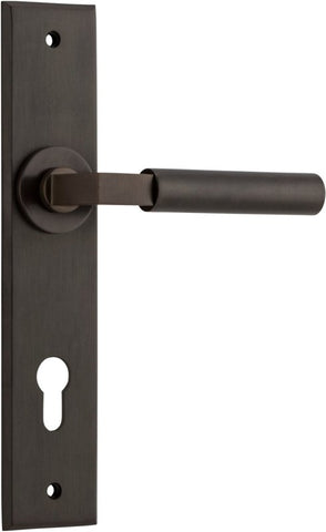 Iver Berlin Door Lever Handle On Chamfered Rectangular Backplate - primehardware