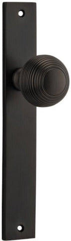 IVER Guildford Door Knob On Rectangular Backplate | Passage Lever Set Only | 9 Finishes - Signature Brass