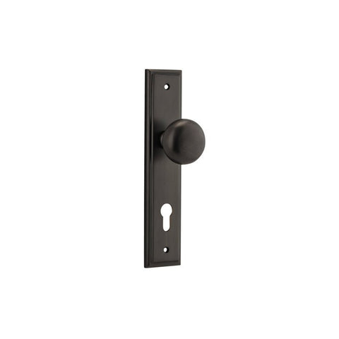 IVER Cambridge Door Knob On Stepped Backplate | Entrance Lever Set Only | 9 Finishes - Signature Brass