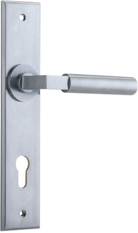 Iver Berlin Door Lever Handle On Chamfered Rectangular Backplate - primehardware