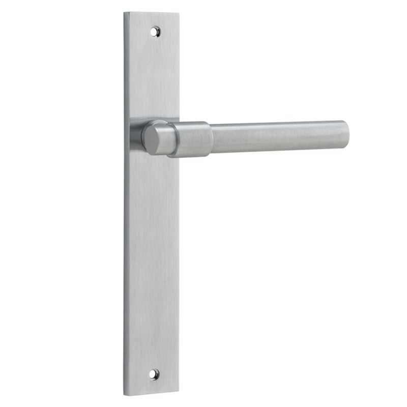 Iver Helsinki Door Lever Handle On Rectangular Backplate - primehardware