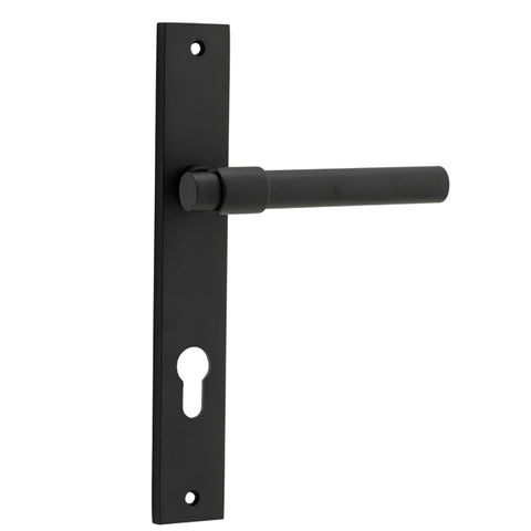 Iver Helsinki Door Lever Handle On Rectangular Backplate - primehardware
