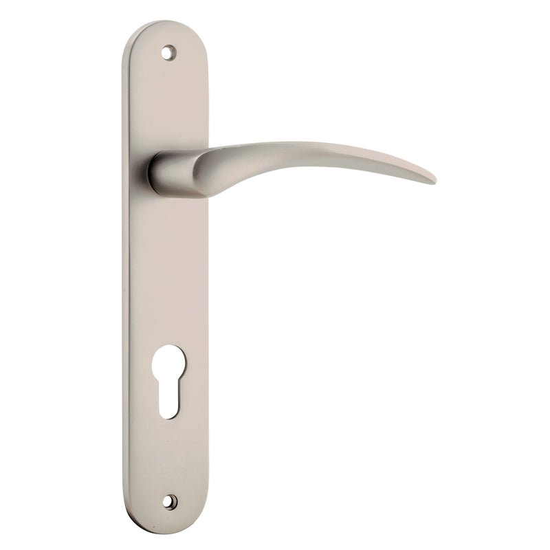 Iver Oxford Door Lever Handle On Oval Backplate - primehardware