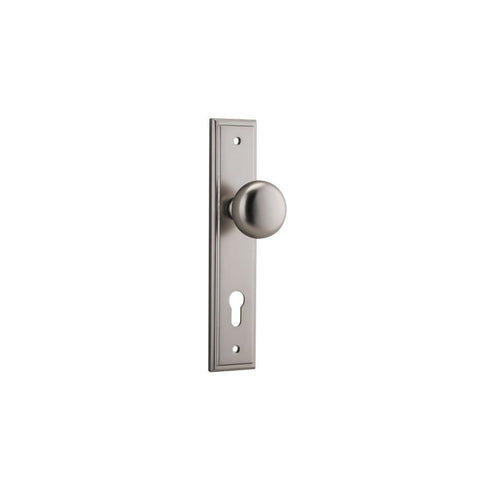 IVER Cambridge Door Knob On Stepped Backplate | Entrance Lever Set Only | 9 Finishes - Satin Nickel