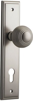 IVER Guildford Door Knob On Stepped Backplate | Entrance Lever Set Only | 9 Finishes - Satin Nickel