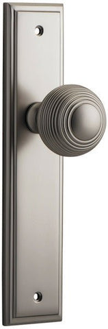IVER Guildford Door Knob On Stepped Backplate | Passage Lever Set Only | 9 Finishes - Satin Nickel