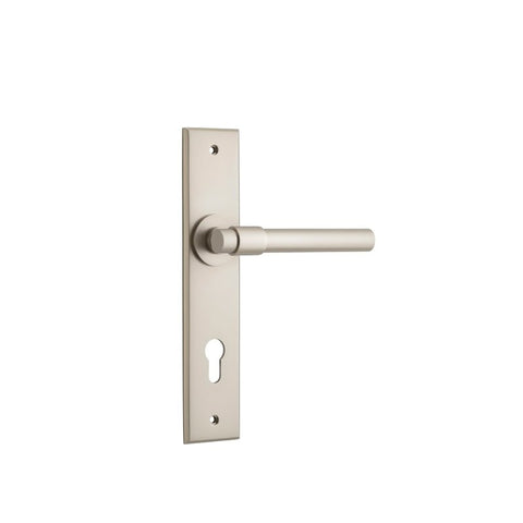 Iver Helsinki Door Lever Handle On Chamfered Backplate - primehardware
