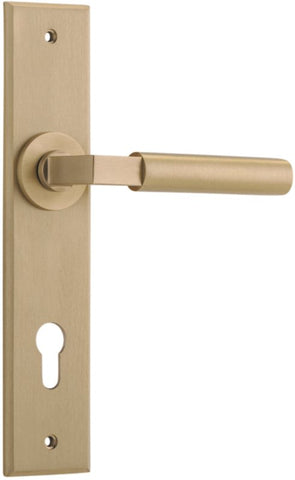 Iver Berlin Door Lever Handle On Chamfered Rectangular Backplate - primehardware