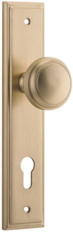 IVER Paddington Door Knob On Stepped Backplate | Entrance Lever Set Only | 9 Finishes - Brushed Brass