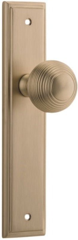 IVER Guildford Door Knob On Stepped Backplate | Passage Lever Set Only | 9 Finishes - Brushed Brass