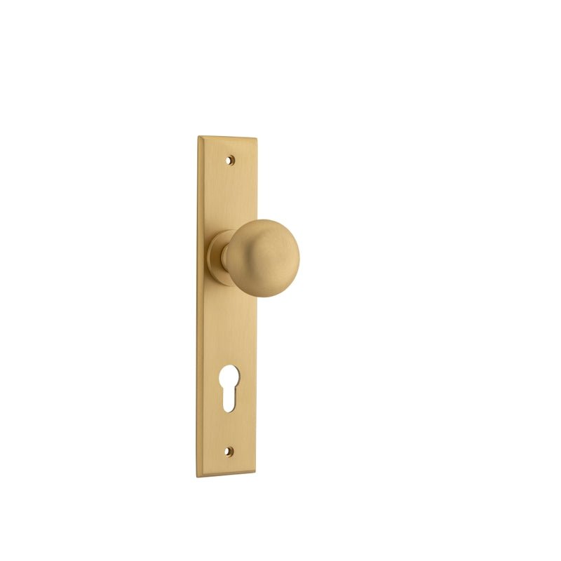 IVER Cambridge Door Knob On Chamfered Backplate | Entrance Lever Set Only | 9 Finishes - Brushed Brass