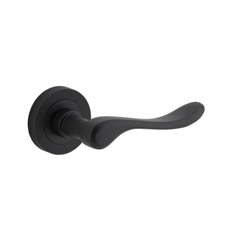 Iver Stirling Door Lever Handle On Round Rose - primehardware