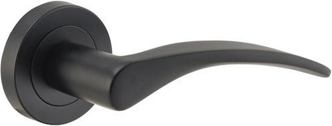 Iver Oxford Door Lever Handle On Round Rose - primehardware