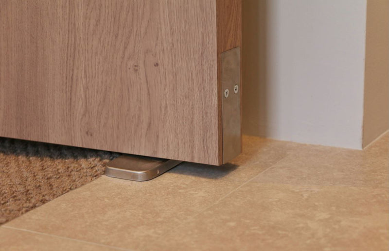 ZANDA CONCEALED HEEL CLOSER