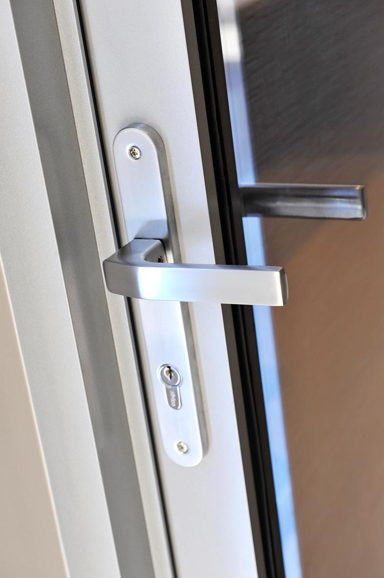 ZANDA QUBE LONGPLATE HANDLE