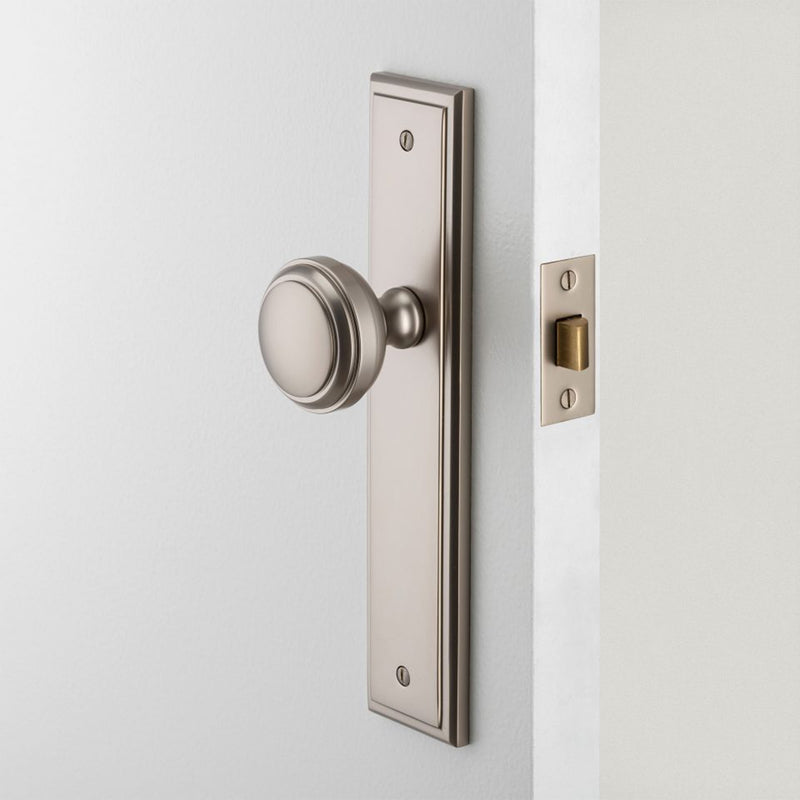 IVER PADDINGTON DOOR KNOB ON STEPPED BACKPLATE SIGNATURE BRASS - CUSTOMISE TO YOUR NEEDS