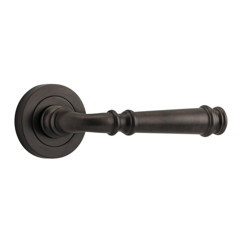 Iver Verona Door Lever Handle On Round Rose Pair - primehardware