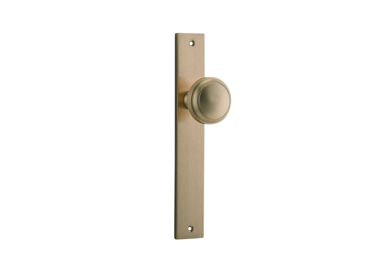 IVER PADDINGTON DOOR KNOB ON RECTANGULAR BACKPLATE BRUSHED BRASS - CUSTOMISE TO YOUR NEEDS